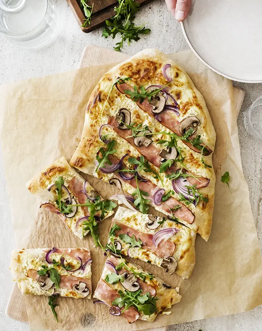 Valkoinen-pekonipizza.webp