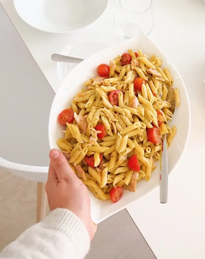 Piece-by-piece-Essin-nopea-kana-pestopasta.webp