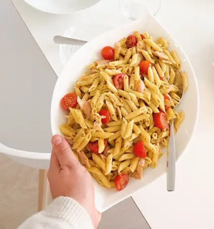 Piece-by-piece-Essin-nopea-kana-pestopasta.webp