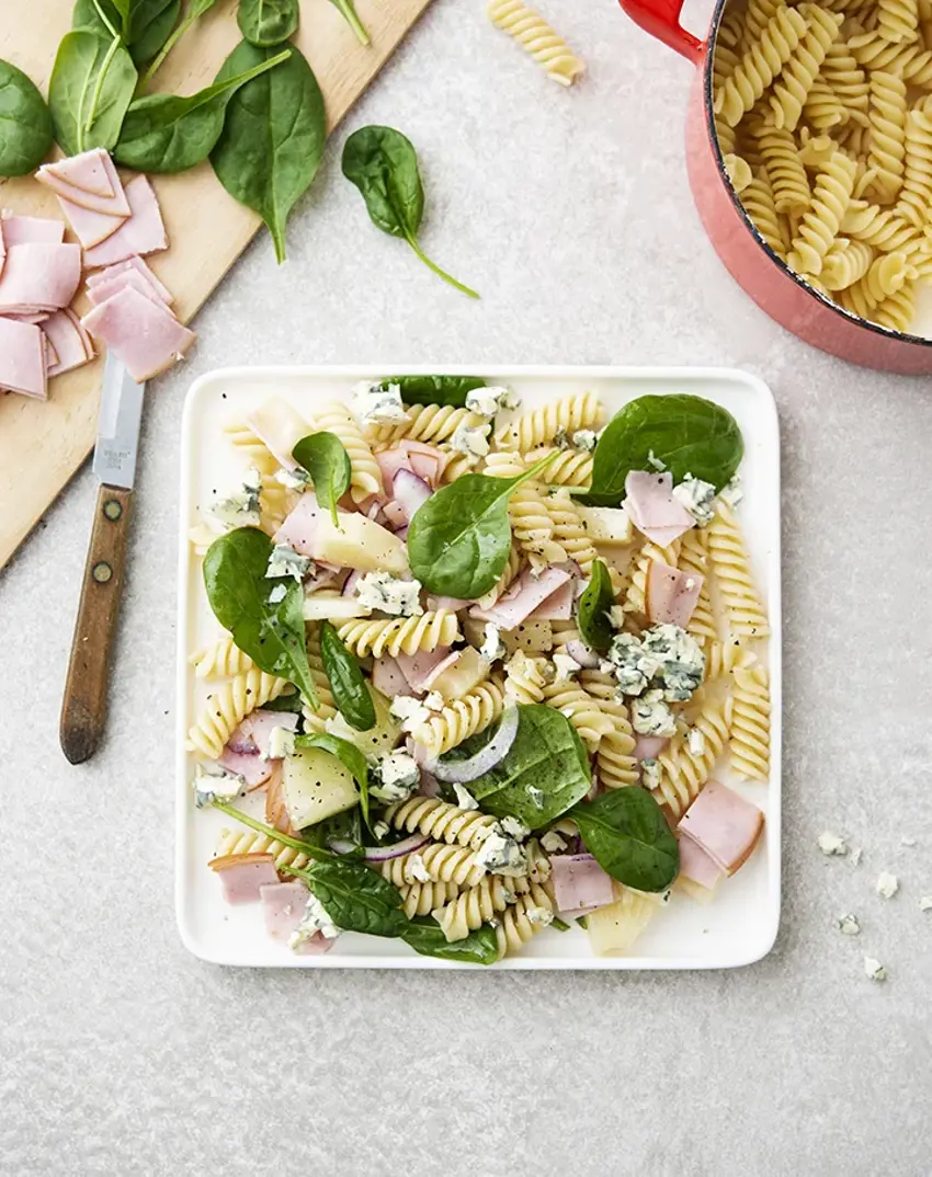 Havaijin-pasta-kinkkusalaatti.webp
