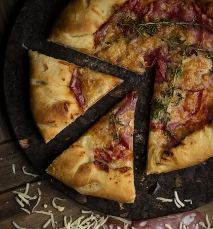 Meetvurstipizza.webp