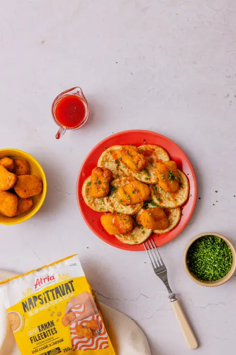 Atria_Maailman_nopein_Crispy_Chicken_pancakes_hot_honey-1.webp