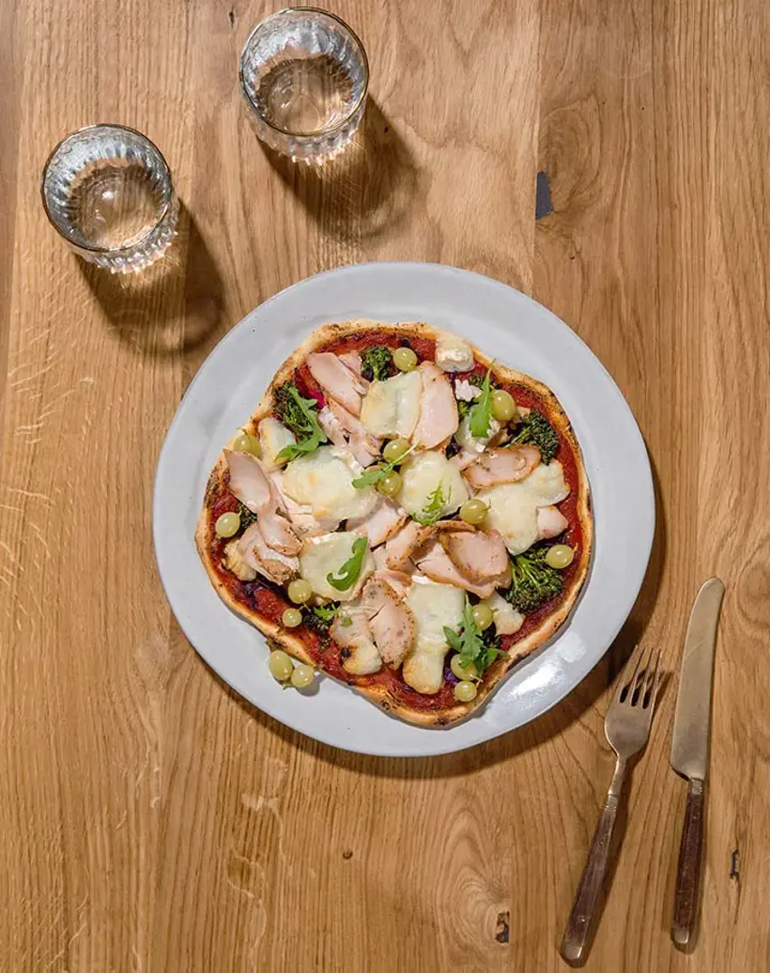 Atria_Vuolukana_vuohenjuustogrillipizza-pysty.webp
