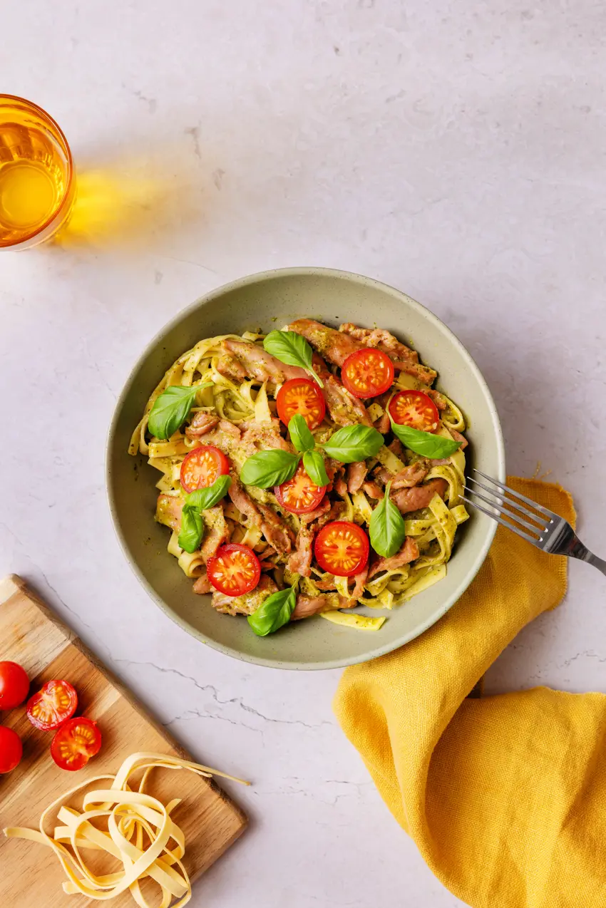 Atria_Yhden_pannun_kana-pestopasta-1.webp